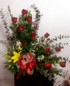12 Rosas con Lilys y Dolar - Flores, Florería, Floristería