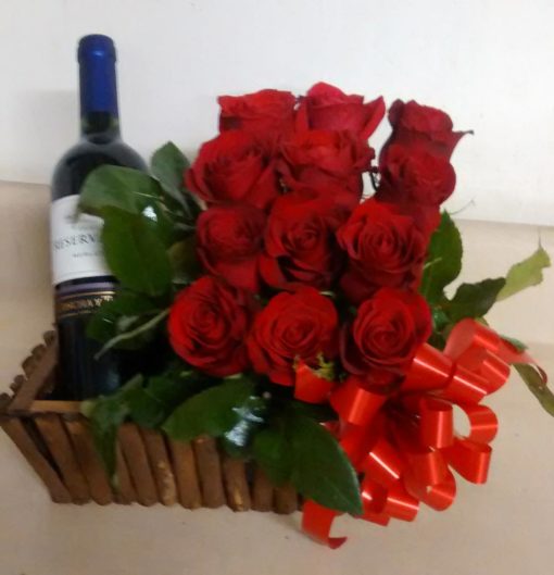 12 Rosas con Botella de Vino - Flores, Florería, Floristería