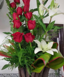 12 Rosas con Lilys en Torre - Flores, Florería, Floristería