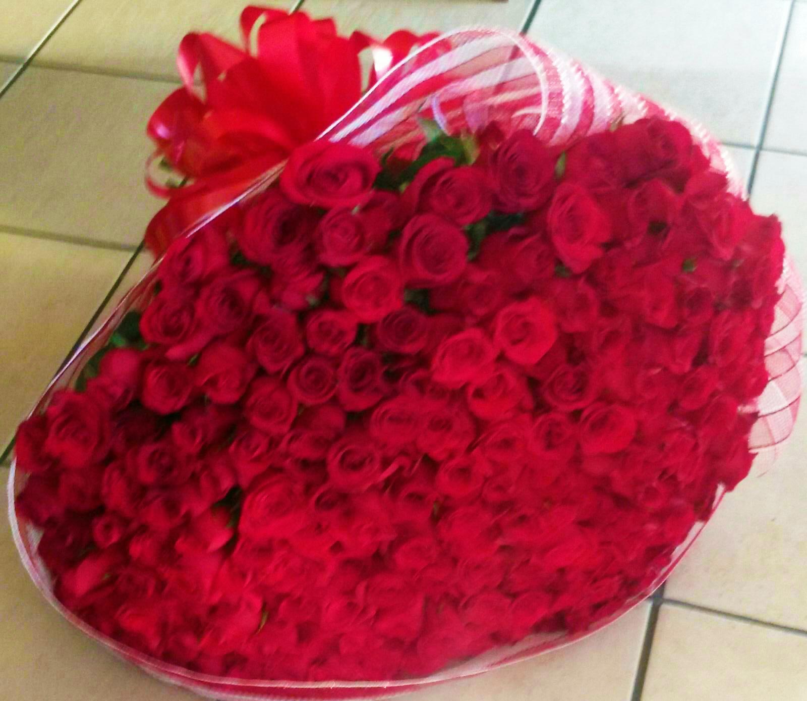 Bouquet con 200 Rosas - Florería D'Grace