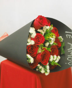 Bouquet de 12 Rosas con Follaje en Negro - Flores, Florería, Floristería