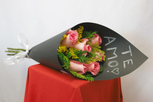 Bouquet de 6 Rosas con Follaje en Negro - Flores, Florería, Floristería