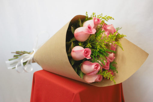 Bouquet de 12 Rosas con Follaje en Kraft - Flores, Florería, Floristería