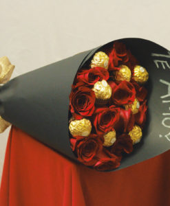 Bouquet de 12 Rosas con Chocolates en Negro - Flores, Florería, Floristería