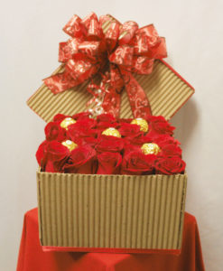 Caja con 24 Rosas y Chocolates - Flores, Florería, Floristería