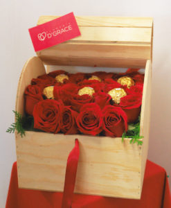 Baúl con 24 Rosas y Chocolates - Flores, Florería, Floristería