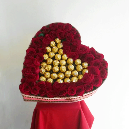 Caja de Corazón con 56 Rosas y Chocolates - Flores, Florería, Floristería
