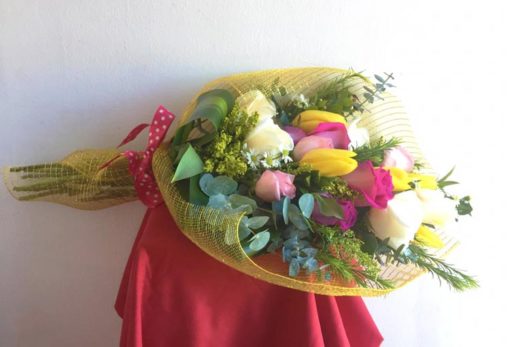 Boiuquet de 12 Rosas con Tulipanes - Flores, Florería, Floristería