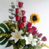 Docena de Rosas con Lilys y Girasol - Flores, Florería, Floristería