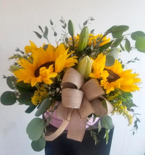 Caja con Girasoles y Lilys - Flores, Florería, Floristería