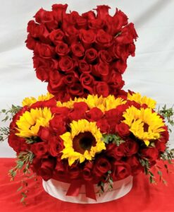 Corazón en Caja con 100 Rosas y 6 Girasoles - Flores, Florería, Floristería
